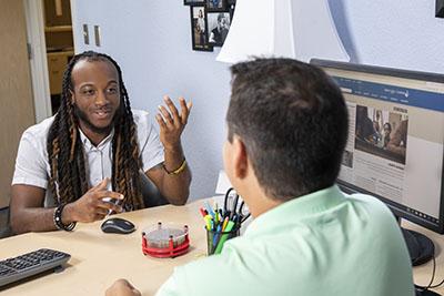 A UWF student meets with an advisor.